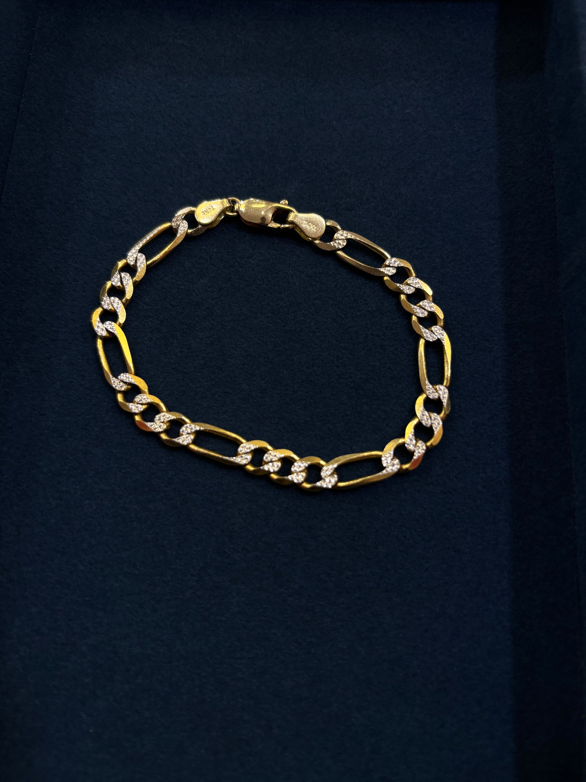 14K Gold Figaro Link Bracelet – Classic Strength, Modern Shine (6.2 DWT) (DIAMOND CUT)