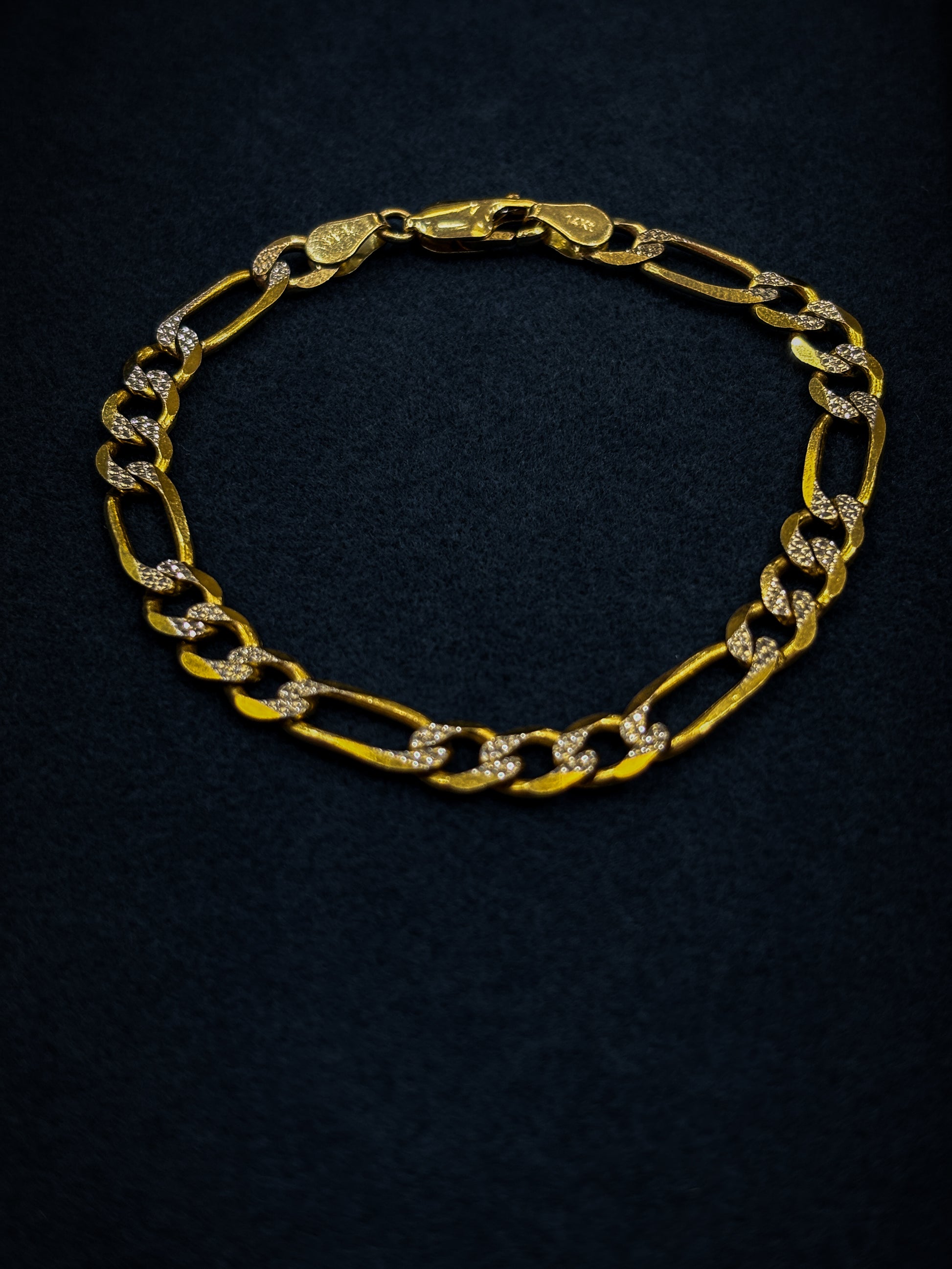 14K Gold Figaro Link Bracelet – Classic Strength, Modern Shine (6.2 DWT) (DIAMOND CUT)