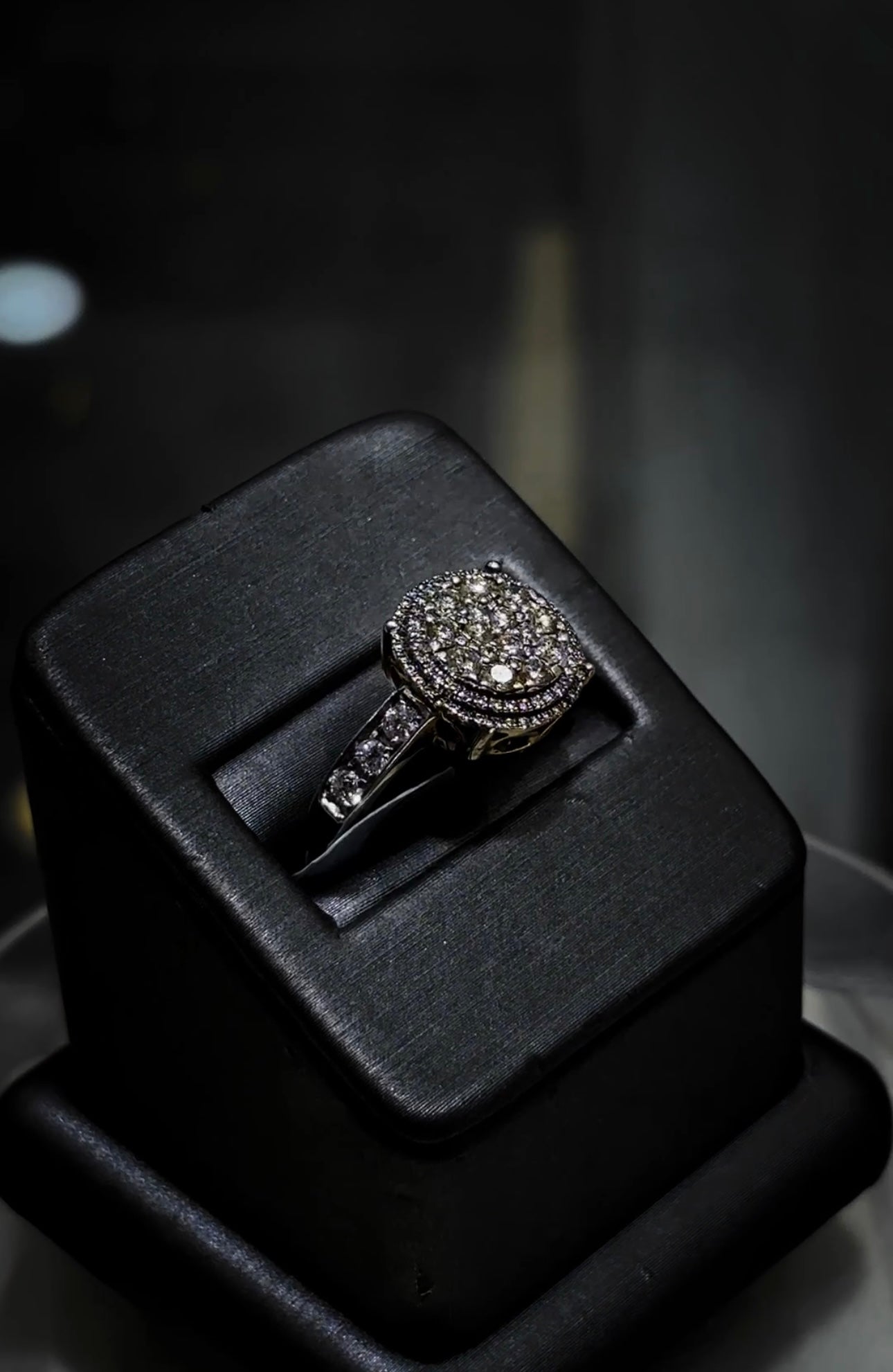 14K Gold Diamond Halo Ring – A Statement of Timeless Elegance